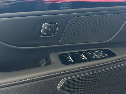 New 2026 Lincoln Nautilus Premier w/ Jet Appearance Package AWD/4WD image 10