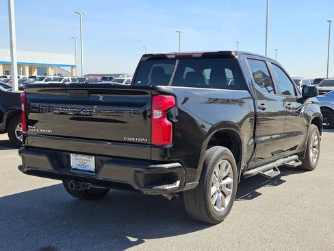 Used 2021 Chevrolet Silverado 1500 Custom image 3