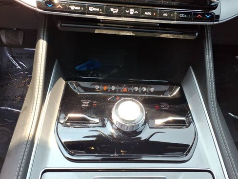 Used 2026 Jeep Grand Wagoneer Limited AWD/4WD image 28