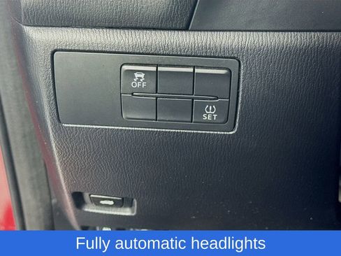 Used 2018 MAZDA MAZDA3 Touring image 11