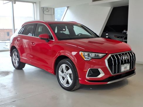 Used 2020 Audi Q3 2.0T Premium w/ Convenience Package AWD/4WD image 3