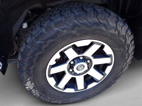 Used 2018 Toyota 4Runner TRD Off-Road Premium AWD/4WD image 7