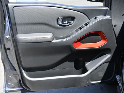 Used 2022 Nissan Frontier Pro-X RWD image 13