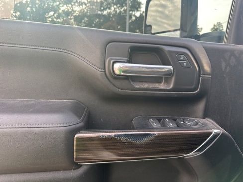 Used 2023 Chevrolet Silverado 2500 LT image 9