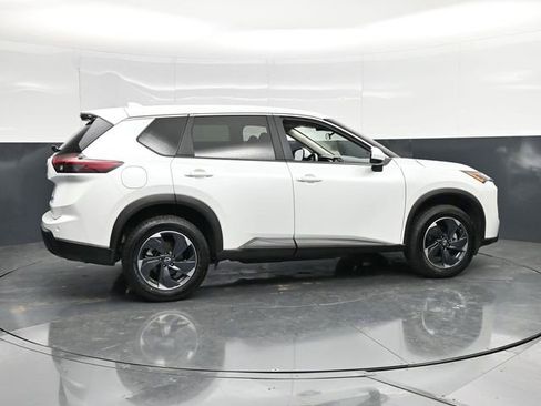 Used 2025 Nissan Rogue SV AWD/4WD image 14