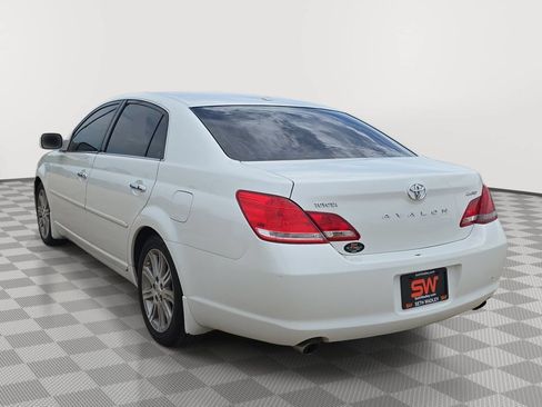 Used 2010 Toyota Avalon Limited FWD image 5