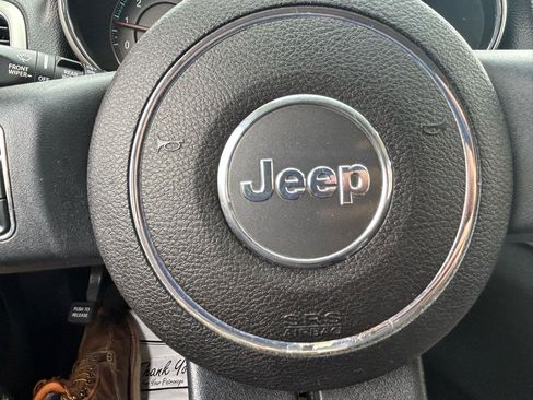 Used 2011 Jeep Grand Cherokee Laredo AWD/4WD image 20