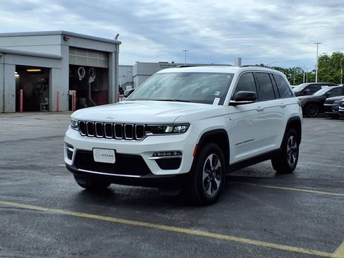 Used 2024 Jeep Grand Cherokee Limited 4xe AWD/4WD image 2