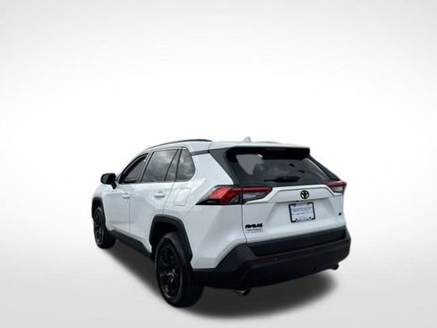 Used 2020 Toyota RAV4 LE FWD image 11