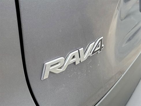 Used 2022 Toyota RAV4 XLE image 5