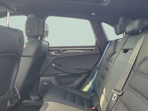 Used 2022 Porsche Macan AWD/4WD image 10
