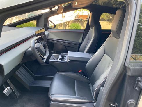 Used 2025 Tesla Cybertruck AWD Crew Cab image 30