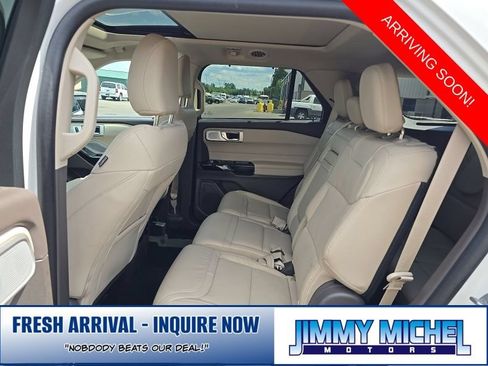 Used 2023 Ford Explorer Platinum w/ Technology Package AWD/4WD image 6