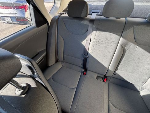 Used 2025 Kia K4 LXS image 39