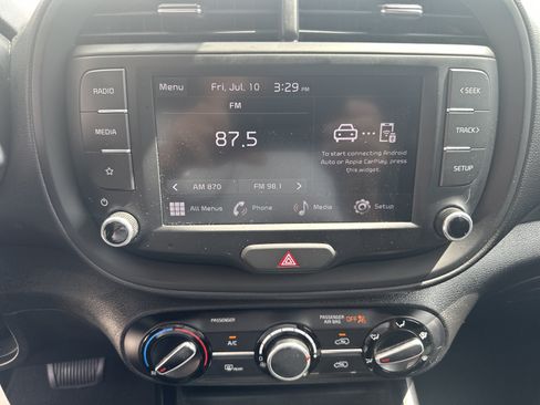 Used 2024 Kia Soul LX w/ Option Group 015 FWD image 14