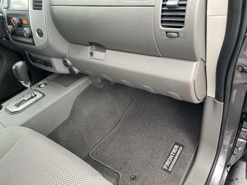 Used 2021 Nissan Frontier SV w/ Midnight Edition Floor Mats image 32
