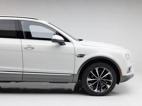 Used 2017 Bentley Bentayga AWD/4WD image 23