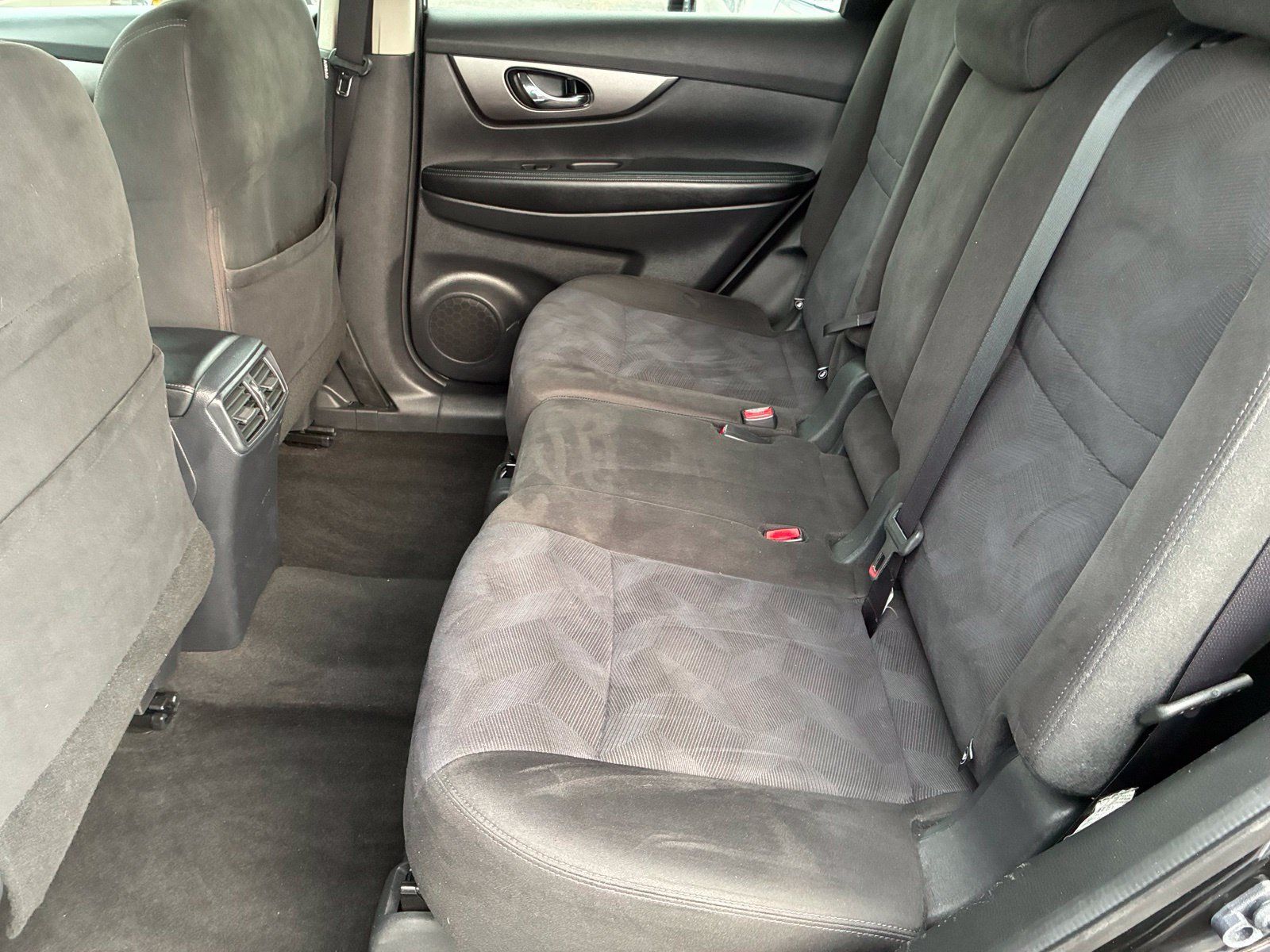 Used 2015 Nissan Rogue SV FWD image 16