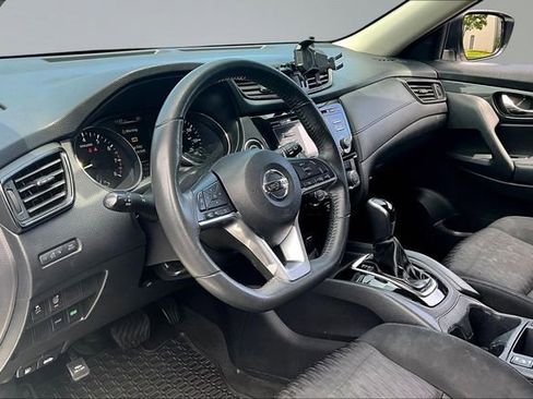 Used 2017 Nissan Rogue SV FWD image 17