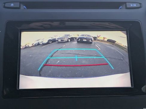 Used 2019 Toyota Highlander LE FWD image 20
