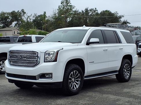 Used 2017 GMC Yukon SLT image 3