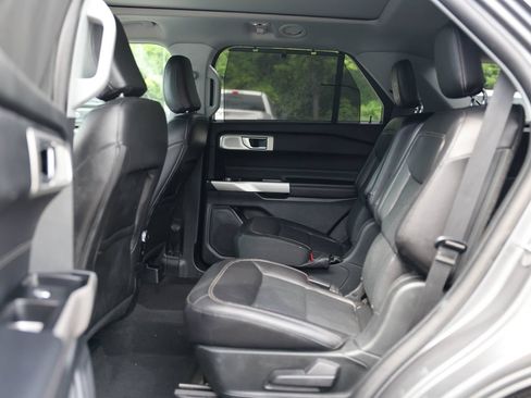 Used 2023 Ford Explorer Limited w/ Limited Technology Package AWD/4WD image 13
