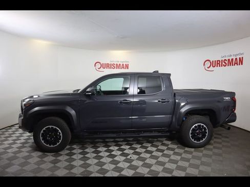 Used 2025 Toyota Tacoma TRD Off-Road AWD/4WD image 4