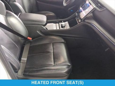 Used 2022 Jeep Grand Cherokee Overland w/ Luxury Tech Group IV AWD/4WD image 28