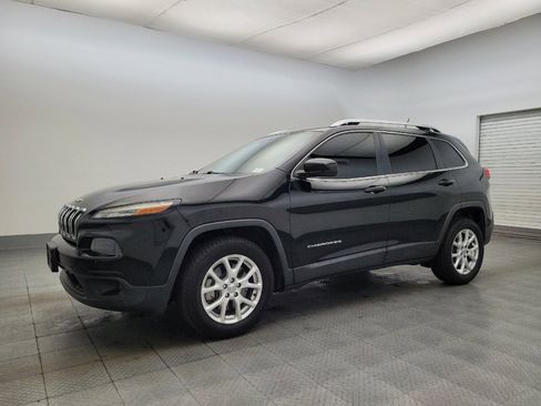 Used 2018 Jeep Cherokee Latitude w/ Safety Group image 2
