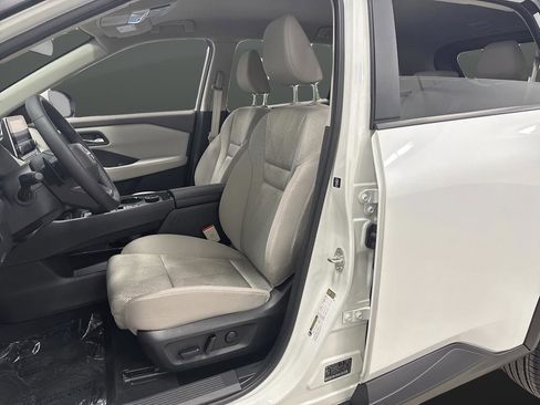 Used 2025 Nissan Rogue SV image 4