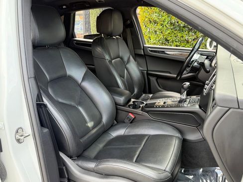 Used 2017 Porsche Macan S image 35