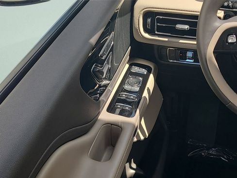 Used 2023 Lincoln Aviator 2WD w/ Premium Package image 19