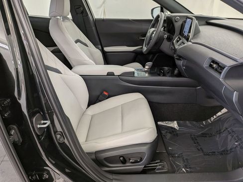 Used 2025 Lexus UX 300h AWD w/ Cold Area Package image 33