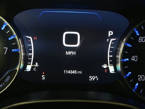 Used 2020 Chrysler Pacifica Limited image 24