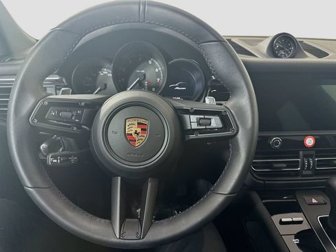 Certified 2025 Porsche Macan AWD/4WD image 12