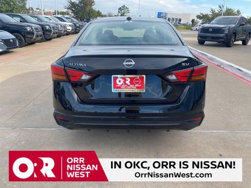 Used 2024 Nissan Altima 2.5 SV image 4