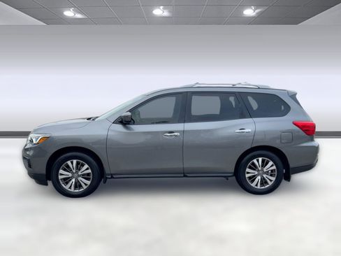 Used 2020 Nissan Pathfinder S image 2
