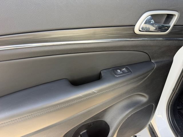 Certified 2022 Jeep Grand Cherokee Limited AWD/4WD image 12