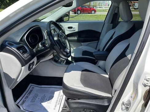 Used 2018 Jeep Compass Latitude w/ Popular Equipment Group AWD/4WD image 18