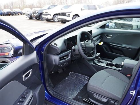 New 2025 Kia K4 LXS image 10