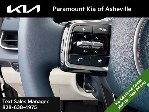 New 2026 Kia Carnival EX FWD image 13