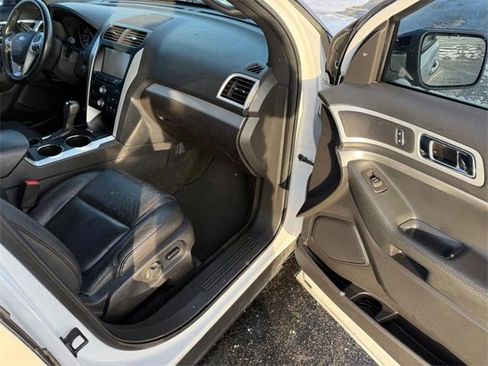 Used 2013 Ford Explorer XLT image 16