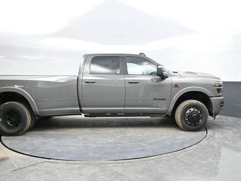 New 2026 RAM 3500 Limited AWD/4WD image 9