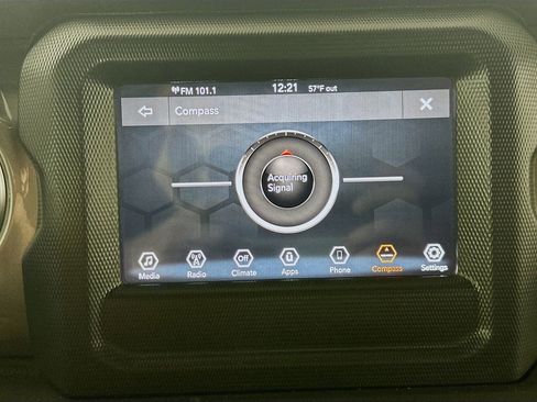 Used 2018 Jeep Wrangler Unlimited Sahara image 19