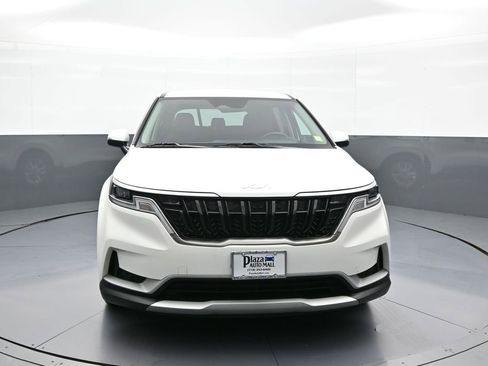 Used 2024 Kia Carnival LX FWD image 2