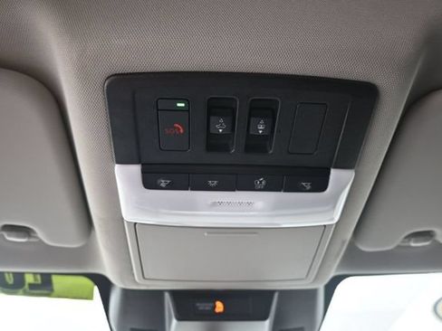 Used 2023 Nissan Rogue SL AWD/4WD image 12