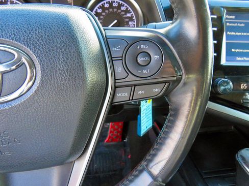 Used 2018 Toyota Camry SE image 24