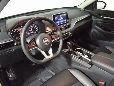 Certified 2025 Nissan Altima 2.5 SR image 13