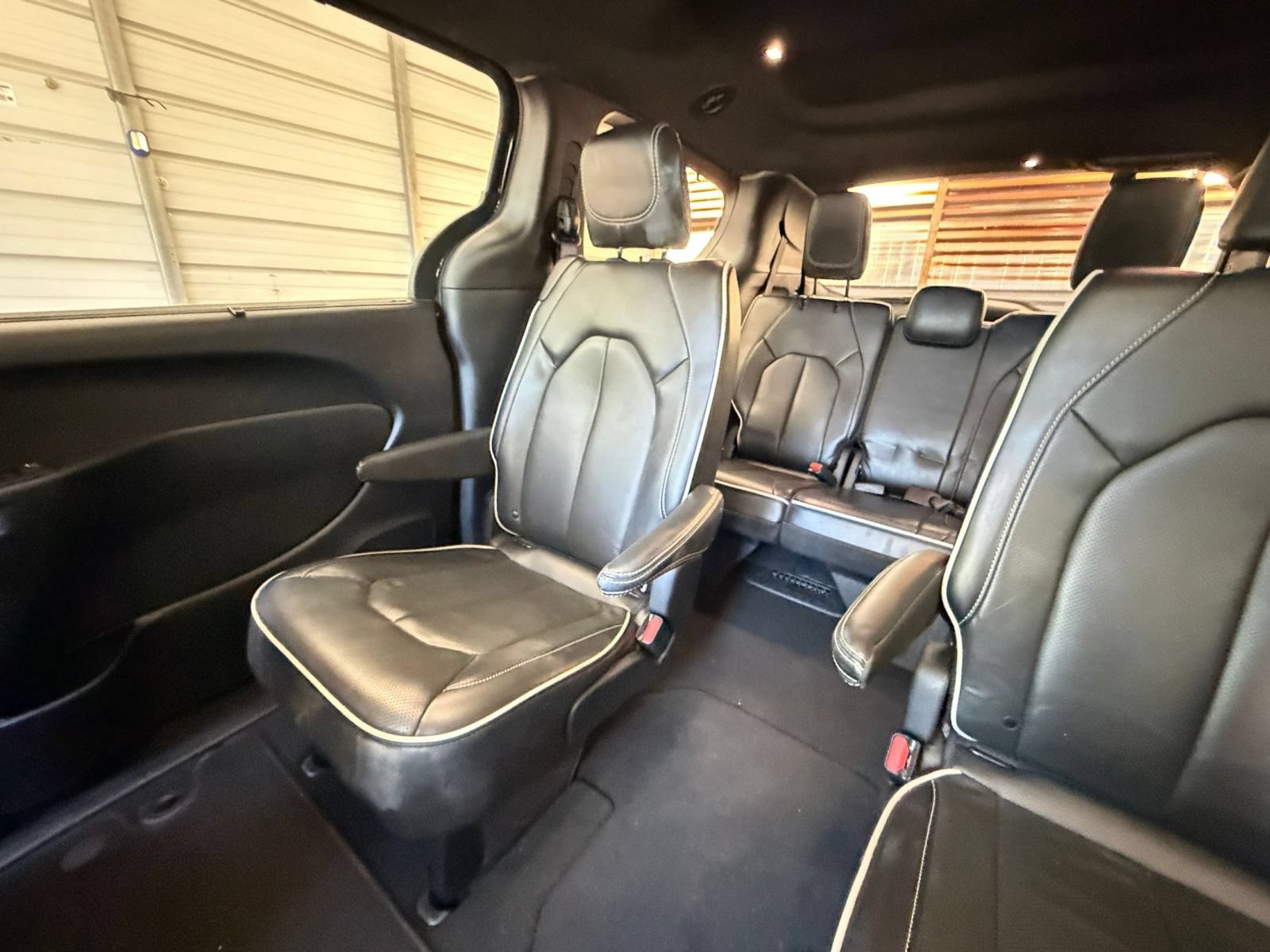 Used 2025 Chrysler Pacifica Limited FWD image 42