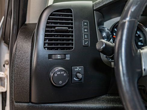 Used 2009 Chevrolet Silverado 2500 LT w/ Interior Plus Package RWD image 16